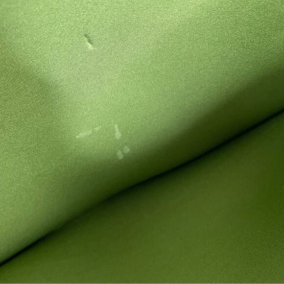 BUILT Laptop Porter 15.4 inch wide green zipper bag - Picture 6 of 12